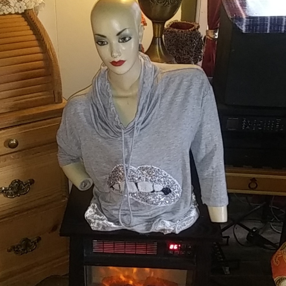 Sequined velvet bottom sweatshirt